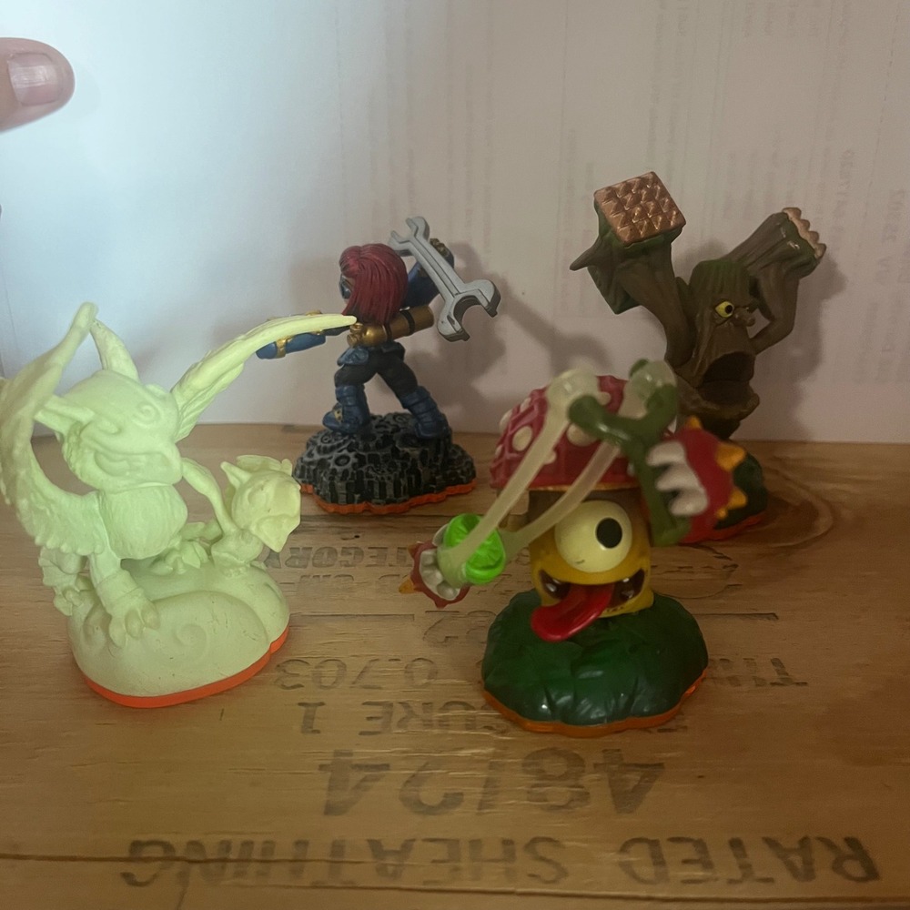 Lot of 4 Skylanders Giants - Glow in the Dark Sonic Boom Sprocket Shroomboom